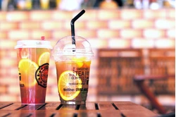 Restoranlar İçin Baskılı PET Bardaklarda Doğru Adres: Markanızı Şeffaflıkla Yansıtın – Globalbaski.com